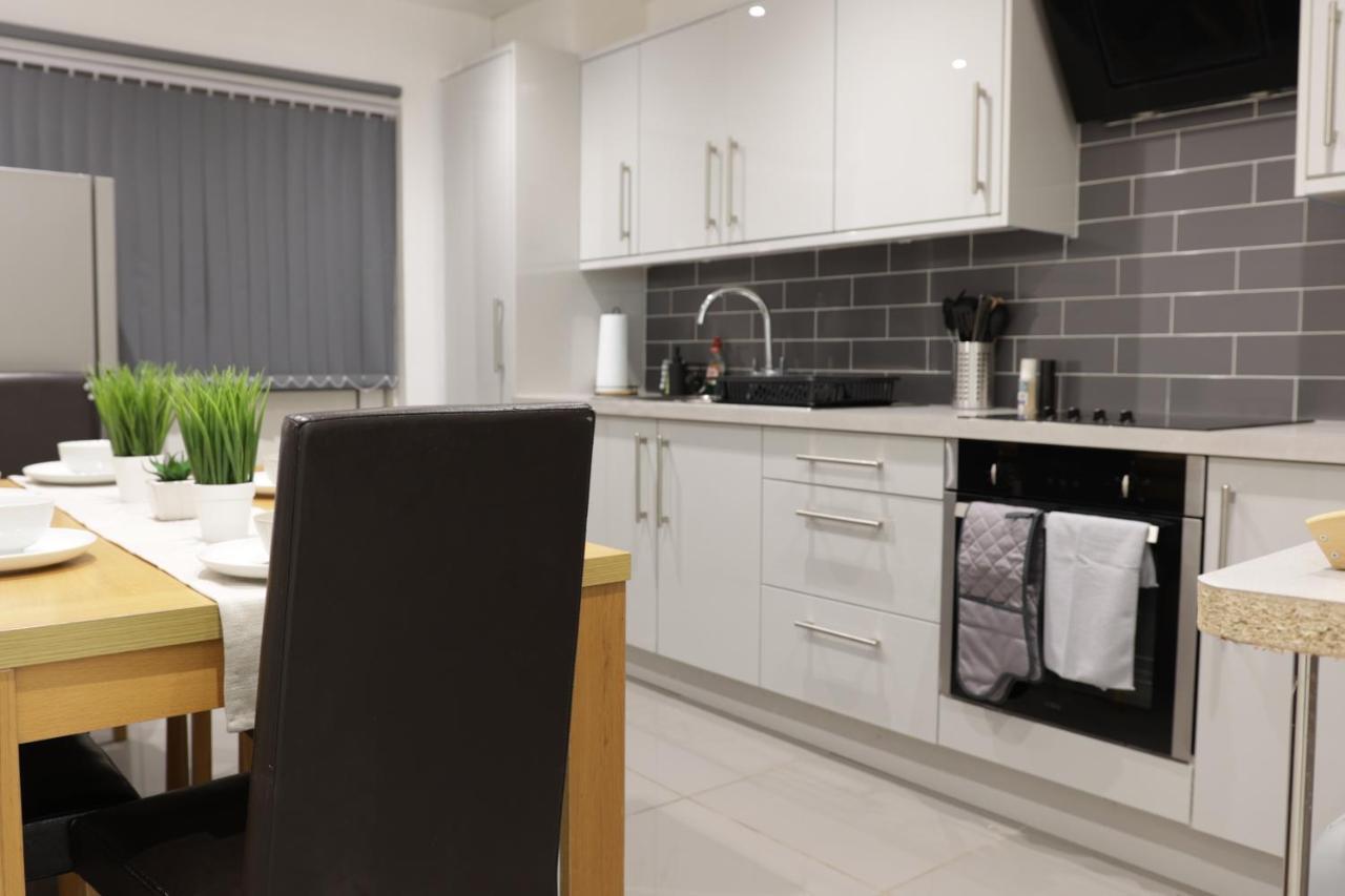 5 Bed Town House Within City Centre And Sleeps Up To 11 With Sky And Netflix Birmingham Dış mekan fotoğraf