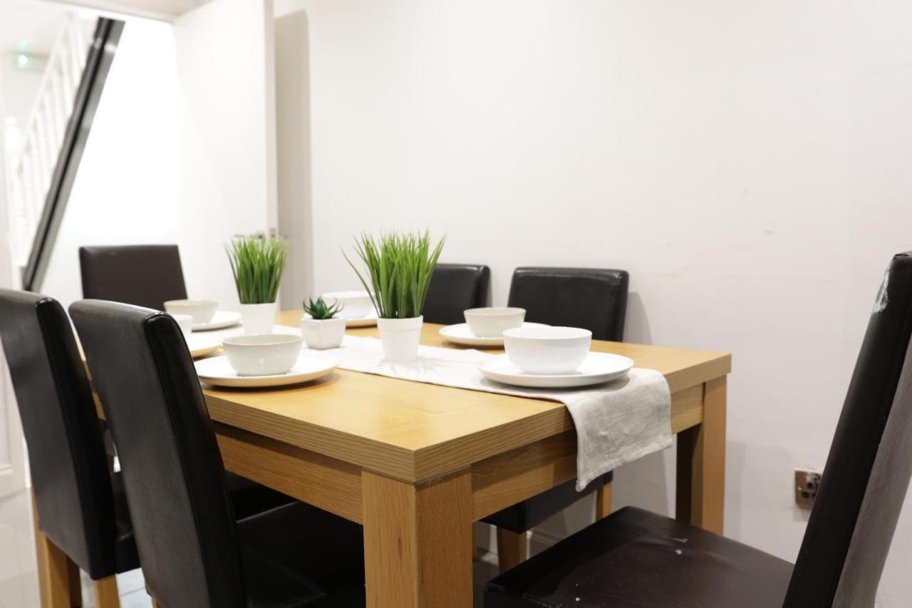 5 Bed Town House Within City Centre And Sleeps Up To 11 With Sky And Netflix Birmingham Dış mekan fotoğraf