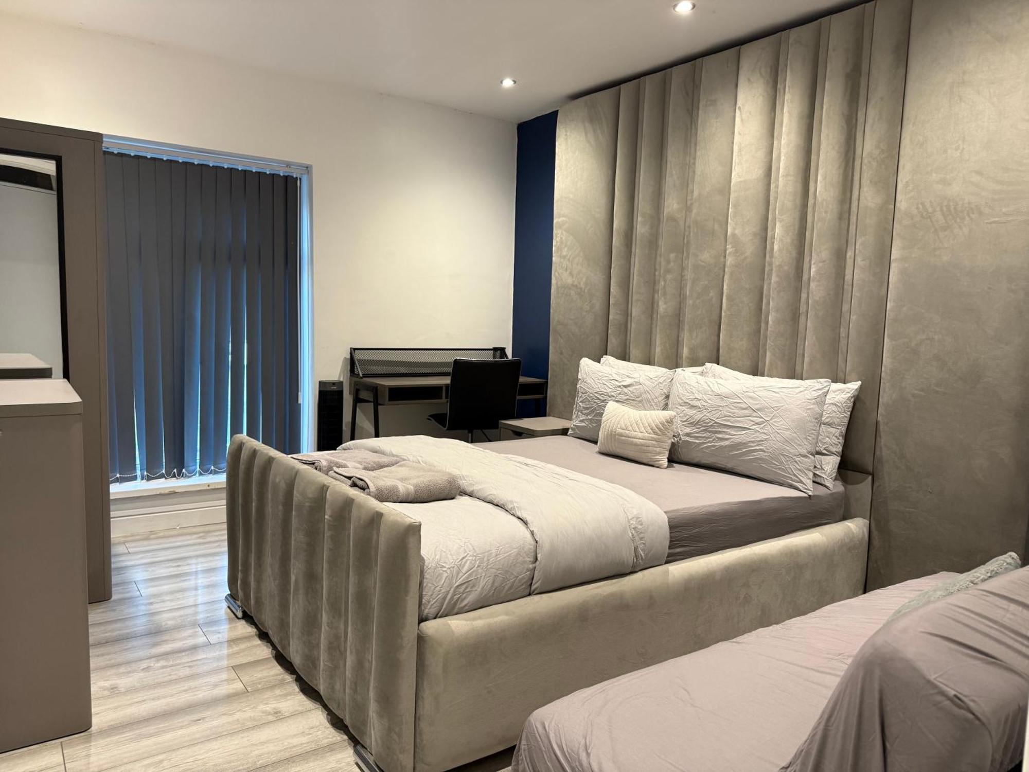 5 Bed Town House Within City Centre And Sleeps Up To 11 With Sky And Netflix Birmingham Dış mekan fotoğraf