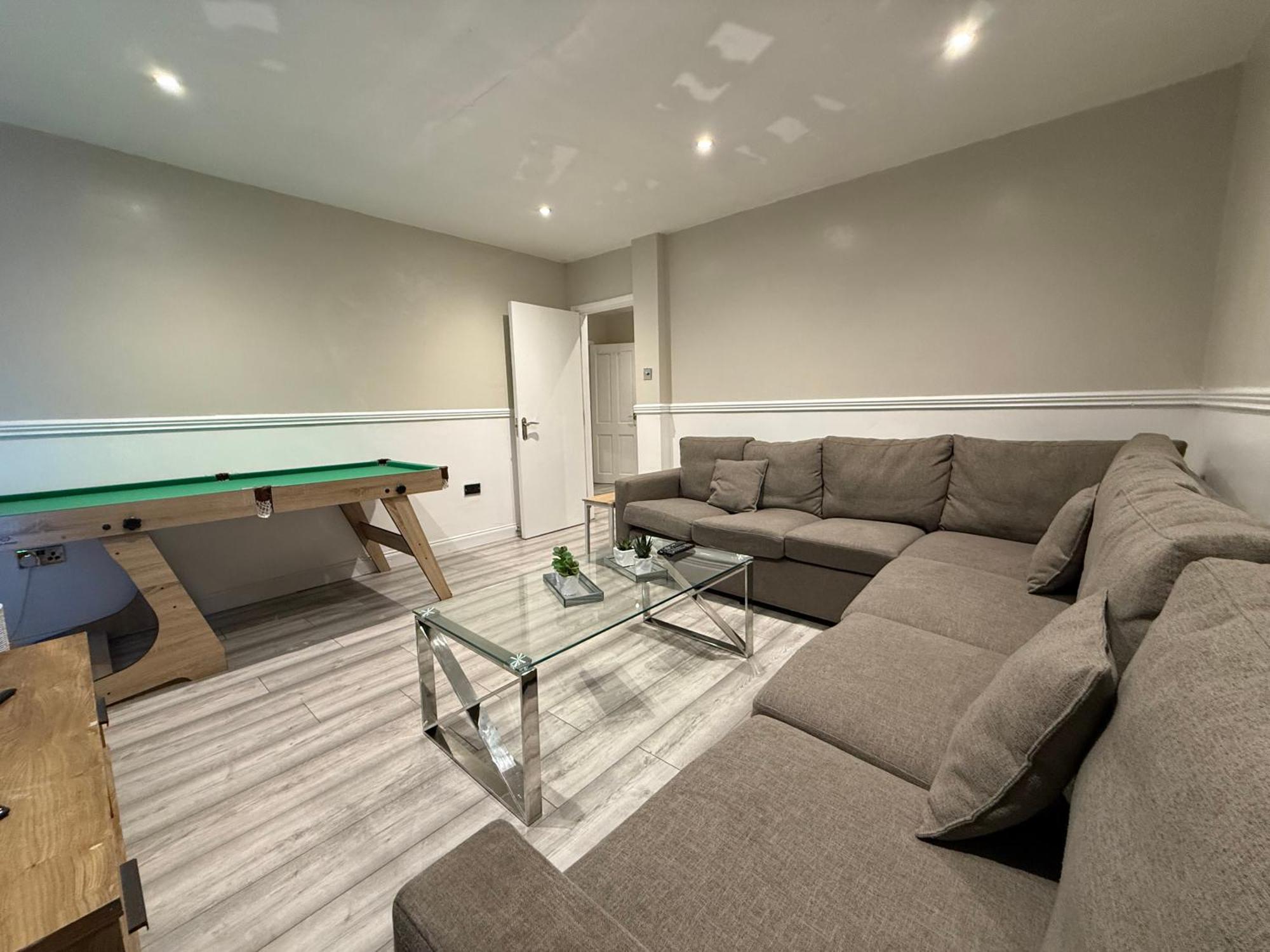 5 Bed Town House Within City Centre And Sleeps Up To 11 With Sky And Netflix Birmingham Dış mekan fotoğraf